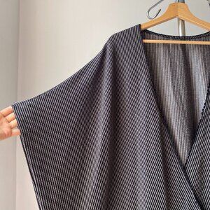 🌿 Black & Gray Striped Open-Front Waterfall Knit Kimono Scalloped Edge
